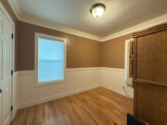 Building Photo - 240 S Main St