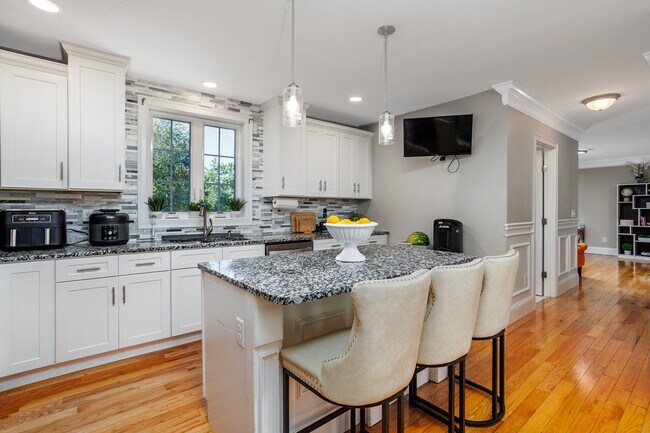 Building Photo - 22 White Pine Dr