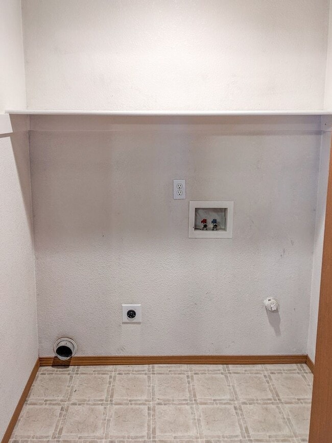 Building Photo - 4528-4532 Poinsettia St NE