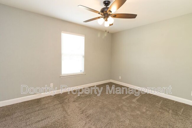 Building Photo - 4436 Oakwood Dr