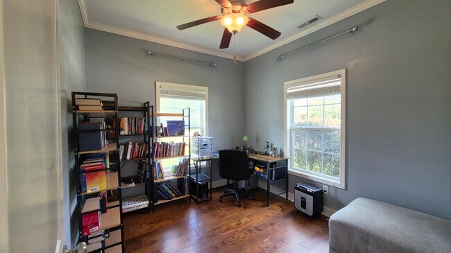 Building Photo - 3120 Mayflower Ln