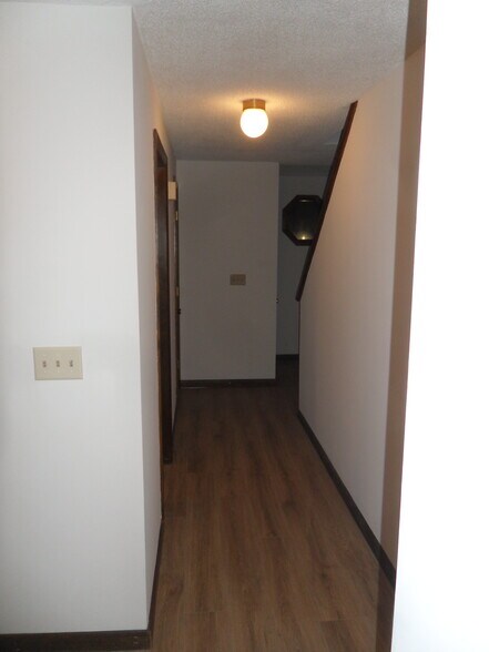 Building Photo - 177 Skyview Dr