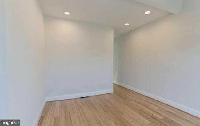 Building Photo - 802 Mangold St