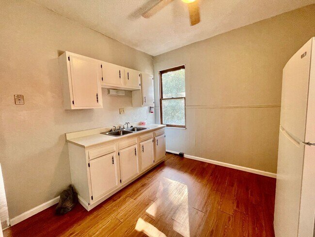 Building Photo - 151 Kendall Ave