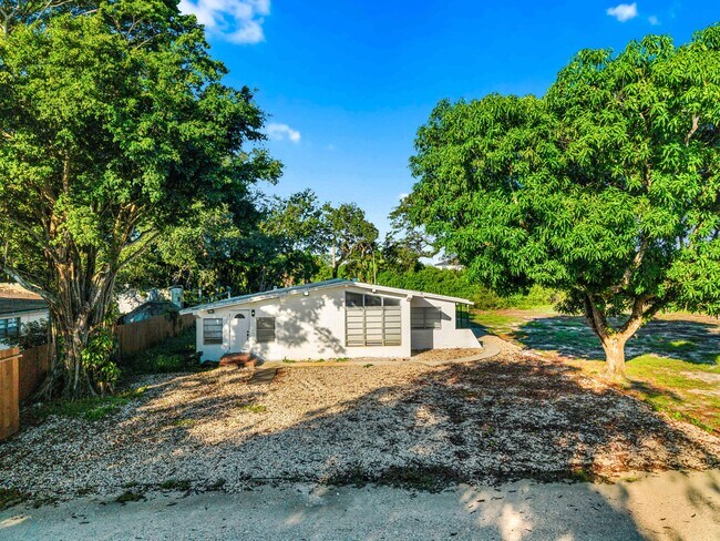 Building Photo - 3360 N 57th Dr