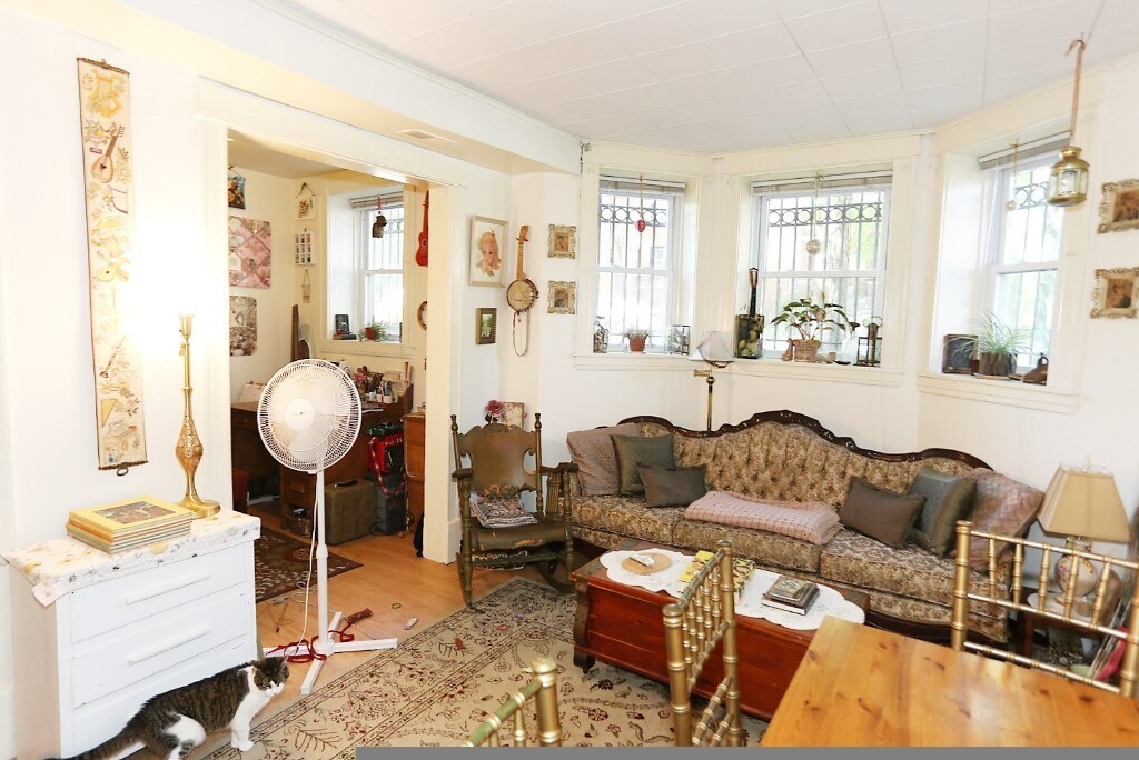 Building Photo - 2647 N Sacramento Ave