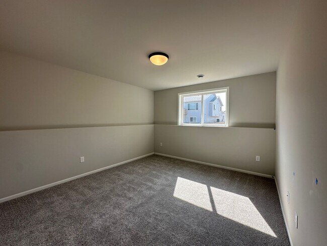 Building Photo - 4-Bedroom, 2-Bathroom Twin Home in South Fargo!