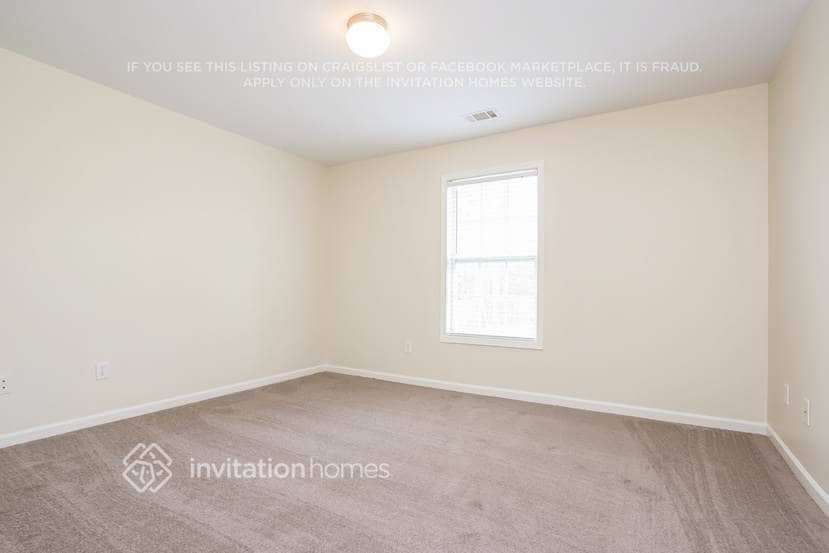 Building Photo - 372 Kyles Cir