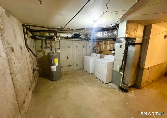 Building Photo - 313 Dunfey Ln