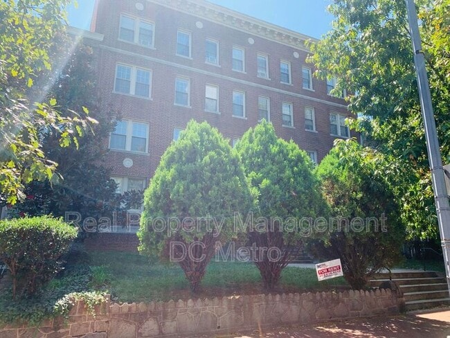 Building Photo - 815 Maryland Ave NE