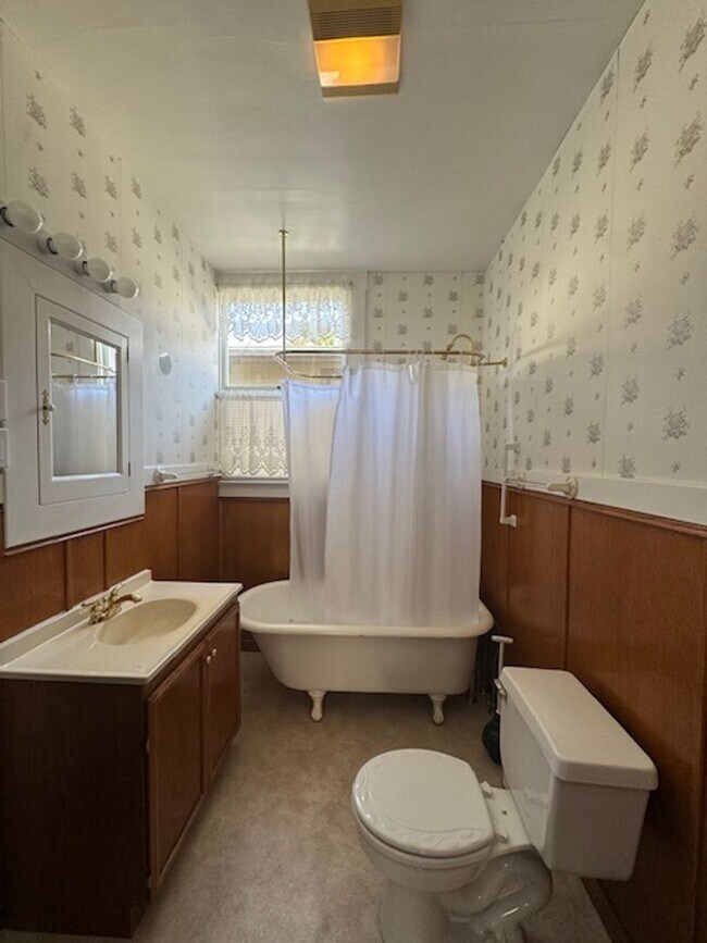 Building Photo - 1711 G St