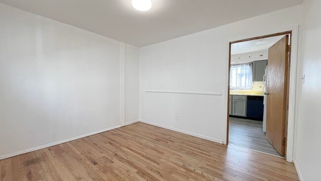 Building Photo - 421 Manila Ave