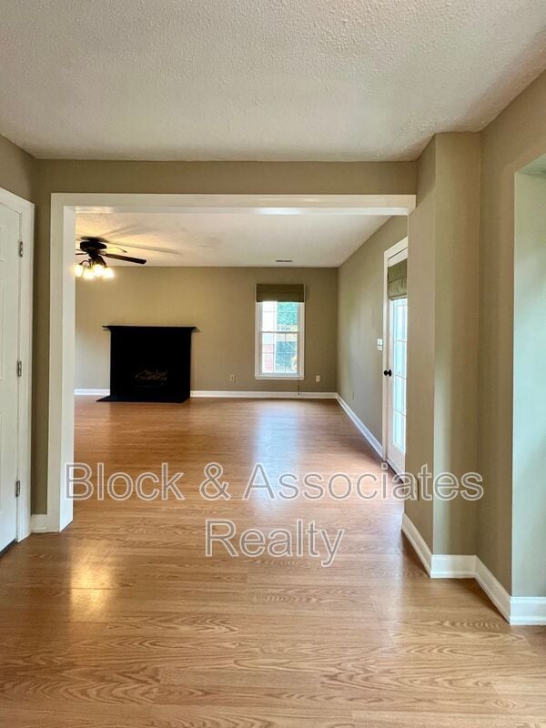 Building Photo - 1613 Round Hill Cir