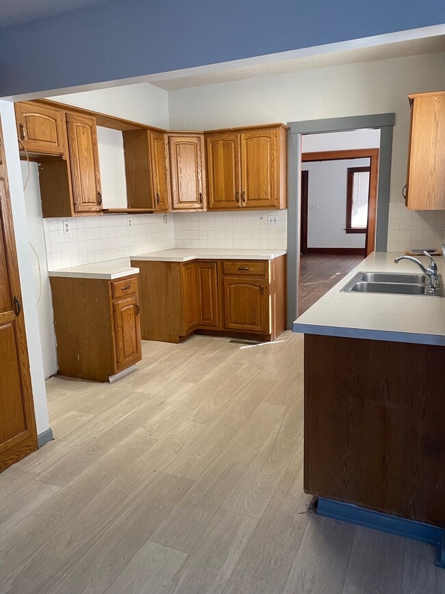 Building Photo - 517 N Taylor St