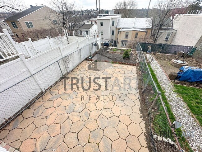 Building Photo - 4850 Smick St