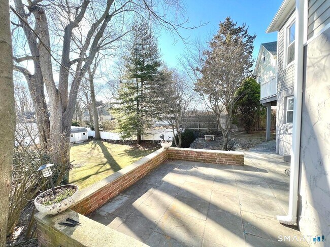 Building Photo - 28 Wessels Pl