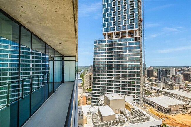Building Photo - 610 Davis St