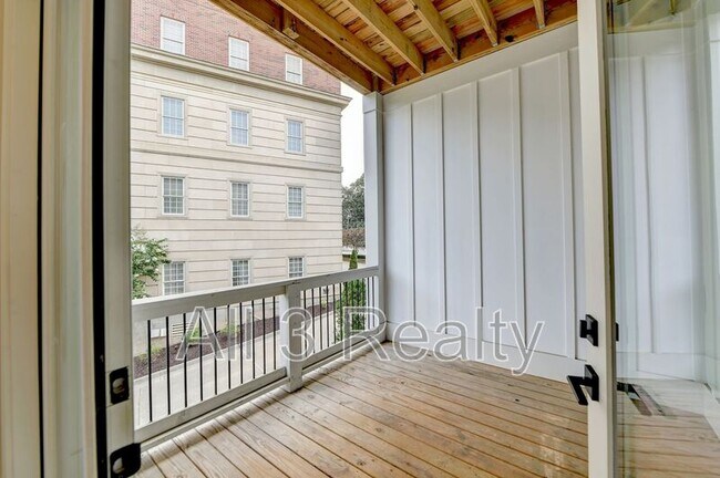 Building Photo - 3667 Peachtree Rd NE