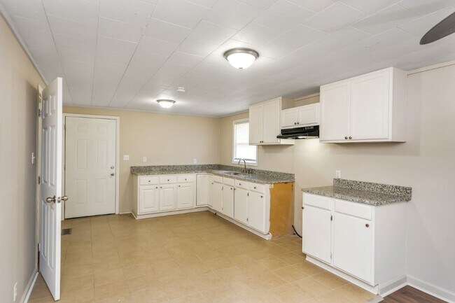 Building Photo - Fully Renovated 2BR Home in Dora, AL — Mod...