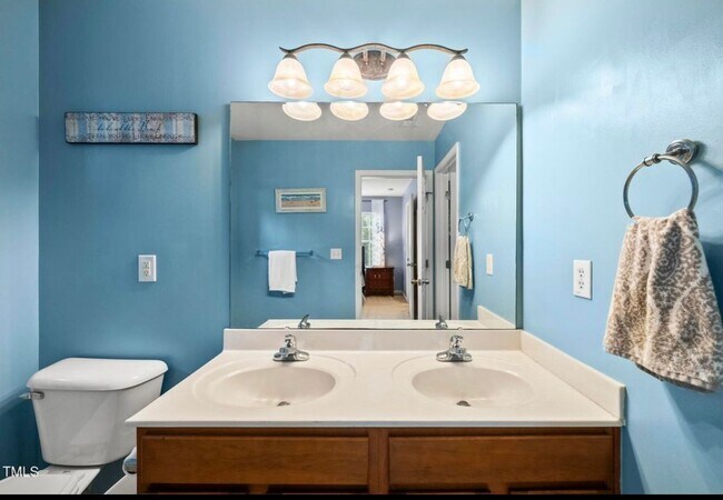 Building Photo - 619 Laurens Way