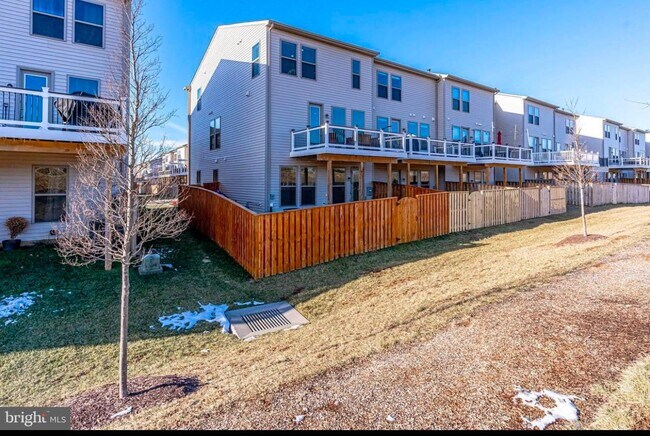 Building Photo - 42440 Dogwood Glen Square
