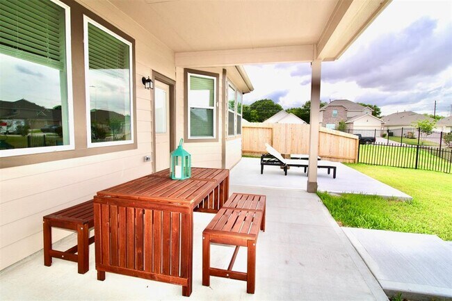 Building Photo - 24930 Adami Veduta Ct