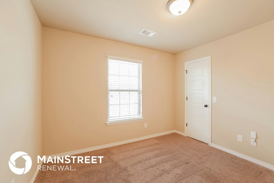 Building Photo - 608 Talon Dr