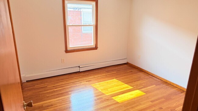 Building Photo - Charming 3BR , 2 BTHRM Duplex in Elizabeth
