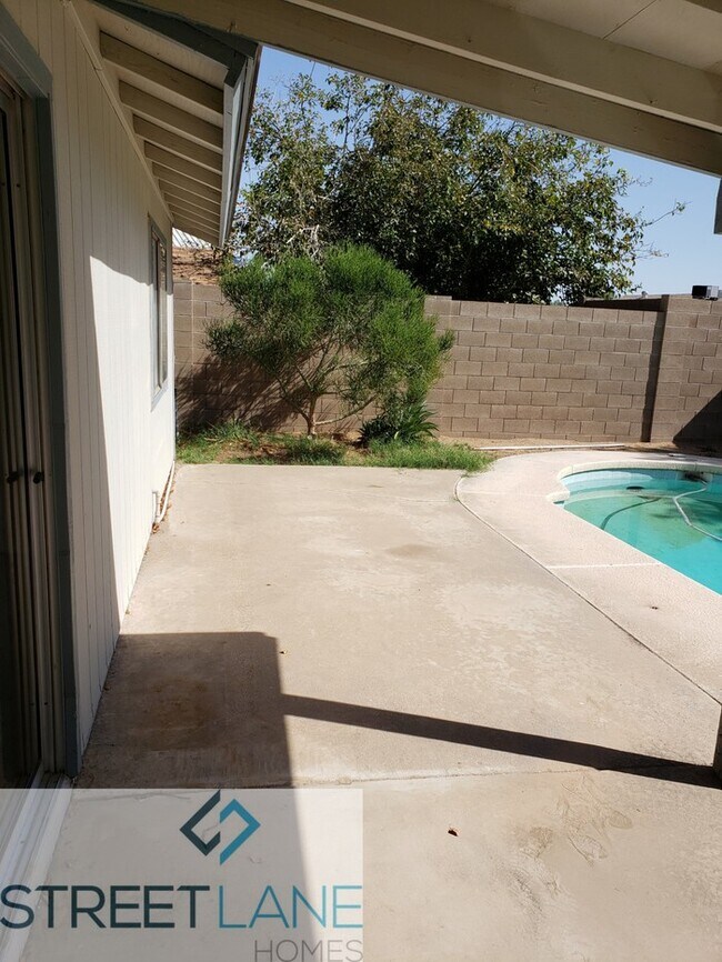 Building Photo - REDUCED! - Now offering 1-month free!