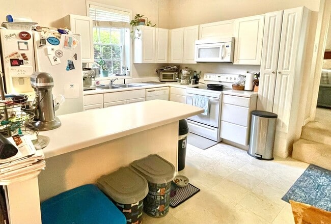 Building Photo - Available for the 2026-2027 lease term.