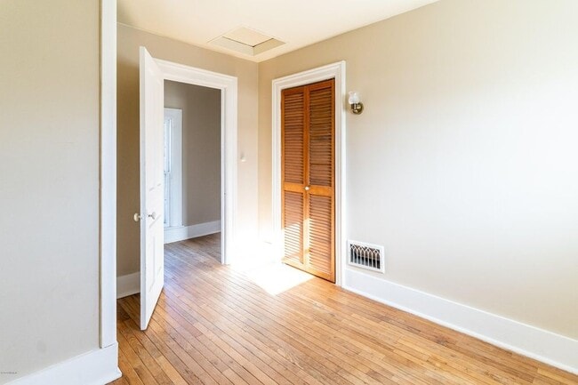 Building Photo - 807 N Eaton St