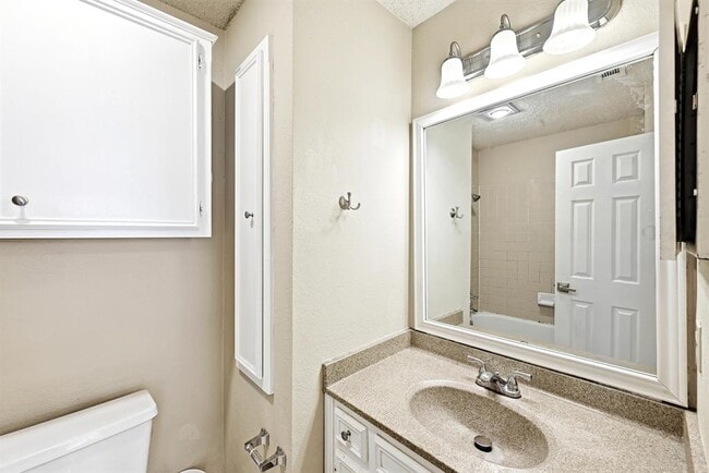 Building Photo - 2706 Salado St