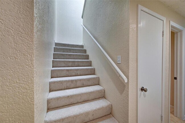 Building Photo - 921 Marine Dr