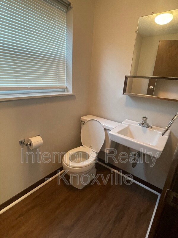 Building Photo - 8738 Gleason Dr