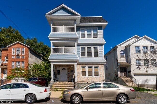 Building Photo - 43 Tillinghast St