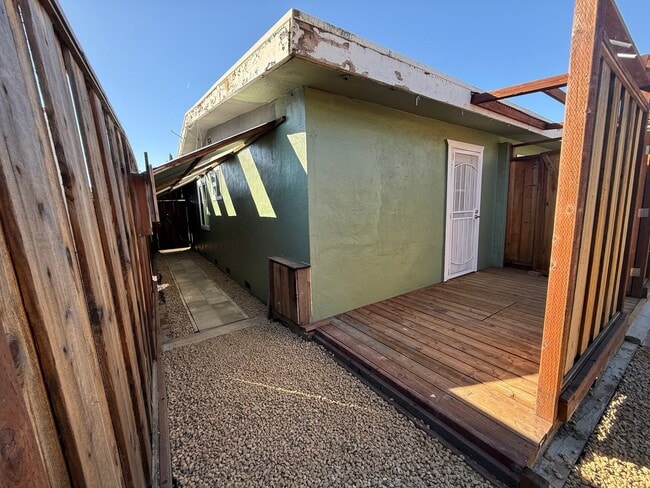 Building Photo - Open House Saturday 12/6 3-4 pm! Hard floors, extra closets, patios & fenced yard
