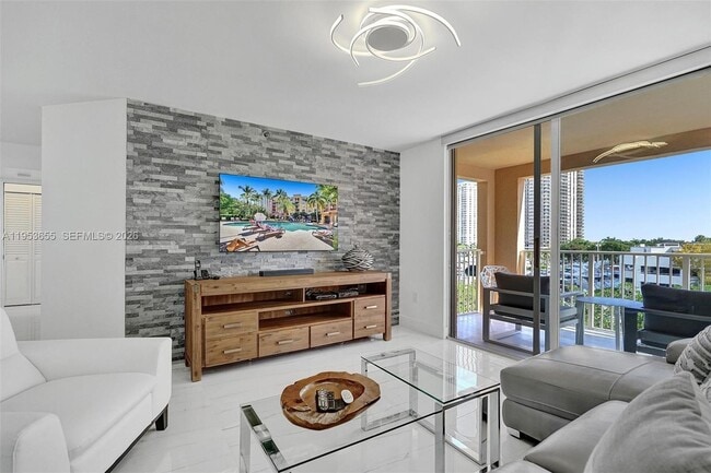 Building Photo - 19601 E Country Club Dr