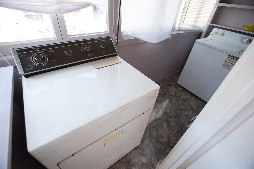 Laundry - 1723 Winona Blvd