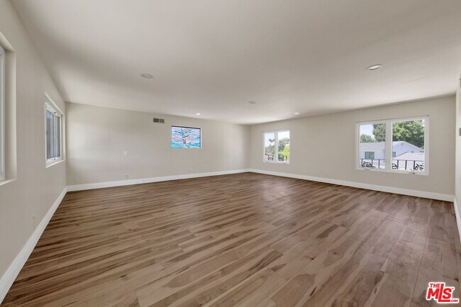 Building Photo - 16608 Park Ln Cir