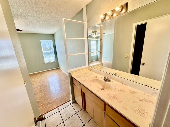 Building Photo - 639 E Hwy 264