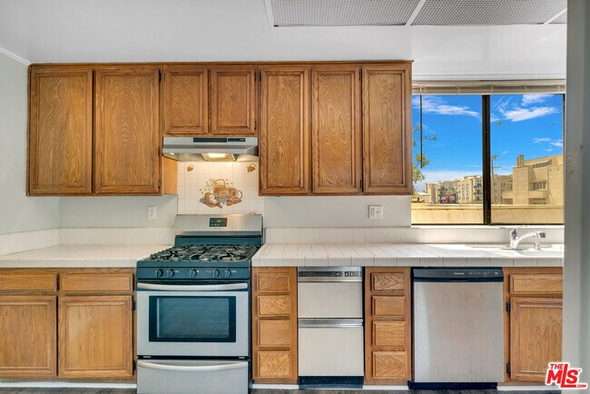 Building Photo - 12124 Goshen Ave