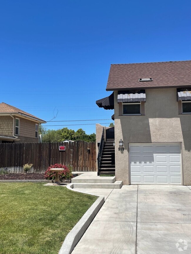 Building Photo - Cute & updated 1 bedroom 1 bathroom Fresno...