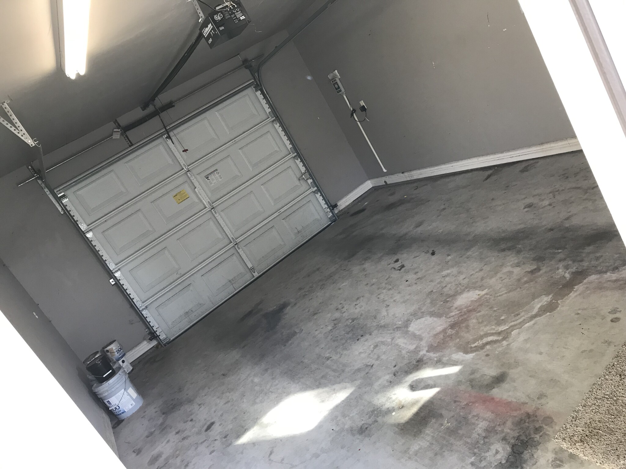 spacious garage. - 606 South A Ave.