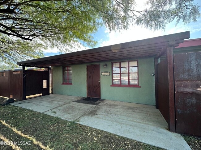 Building Photo - 2208 N Rita Ave