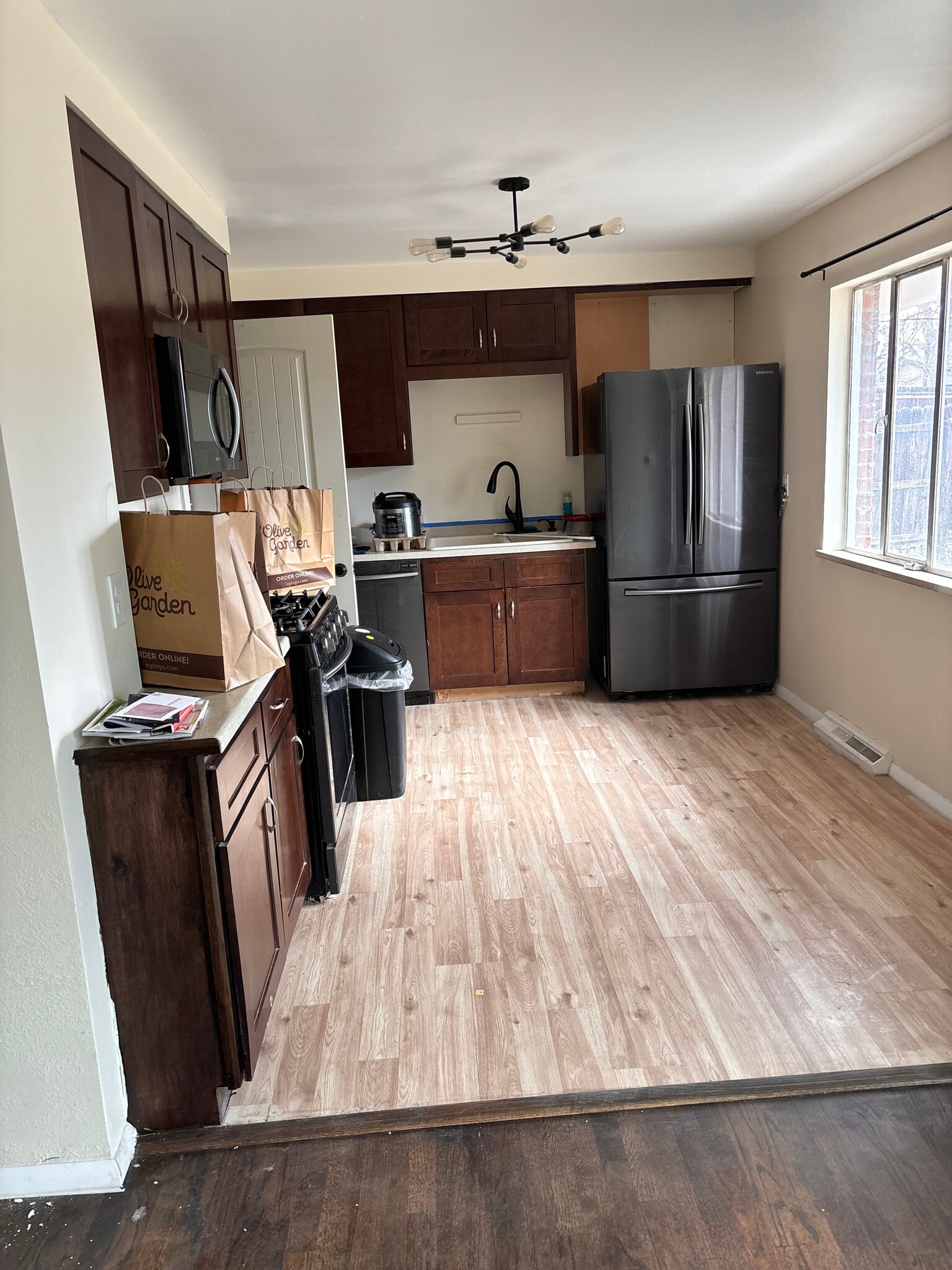 Kitchen - 8650 Norwich St