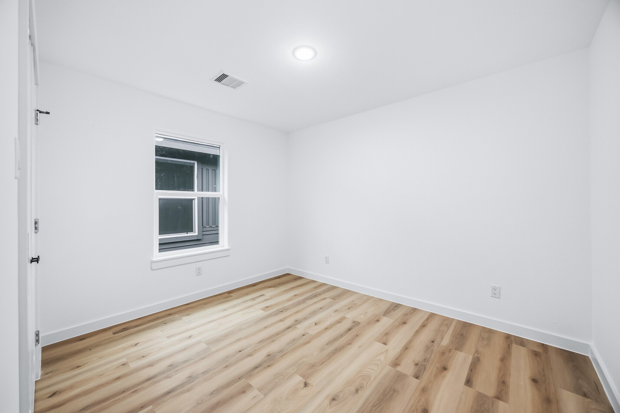 Building Photo - 9316 Sundown Dr