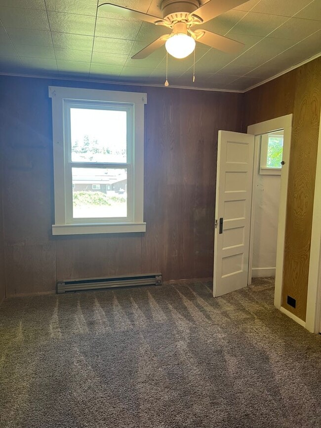 Building Photo - Pine Grove Home