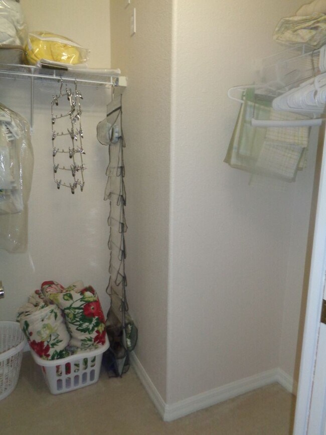 Building Photo - NEW PRICE! Venice Island 3BR/2BA 3rd Floor End Unit Condo