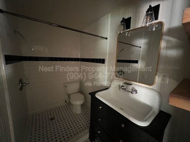 Building Photo - 809 2nd St S