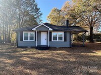 Building Photo - 820 Hamrick St